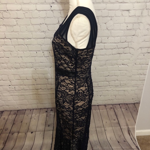 Formal Navy Lace Long Dress, size 6 - Picture 3 of 7